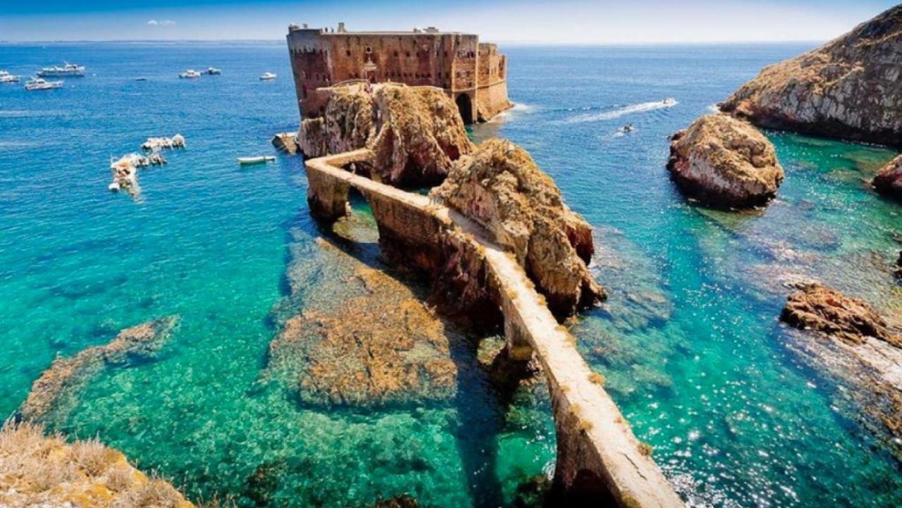 Supertubos House Peniche Bed & Breakfast Atouguia Da Baleia Exterior photo