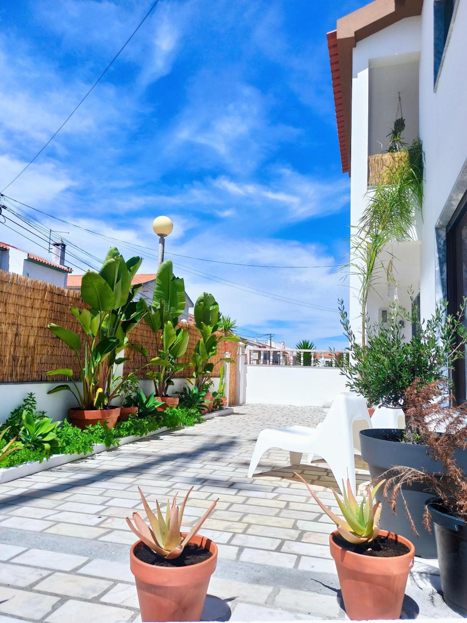 Supertubos House Peniche Bed & Breakfast Atouguia Da Baleia Exterior photo